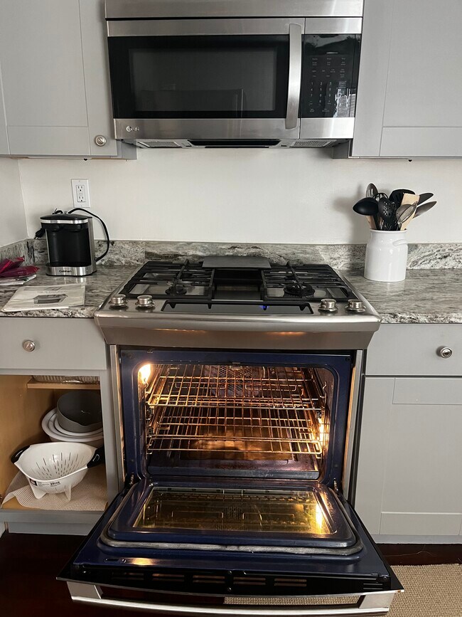 142 Page Rd, Unit 2FL in Bedford, MA - Building Photo - Building Photo