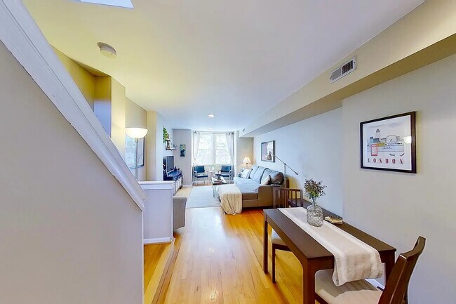 800 N Lawrence St, Unit D in Philadelphia, PA - Foto de edificio - Building Photo
