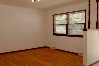 102 S Mt Carmel St in Wichita, KS - Building Photo - Building Photo