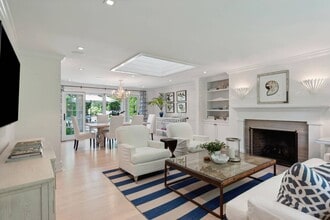 35 Harris Ln in Southampton, NY - Building Photo - Building Photo