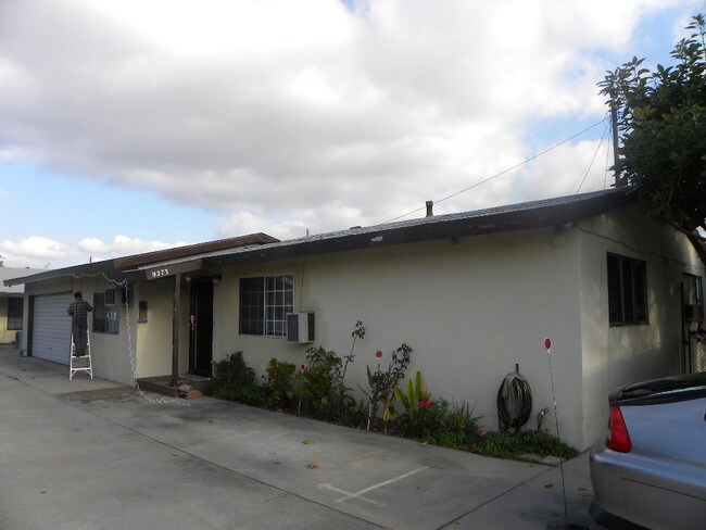 9271 Rio Dell St in Rosemead, CA - Foto de edificio - Building Photo