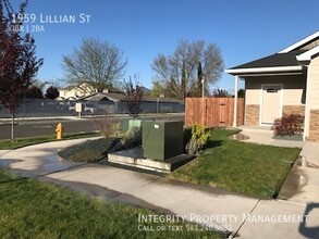 1959 Lillian St in Medford, OR - Building Photo - Building Photo