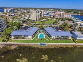 2566 Gary Cir in Dunedin, FL - Building Photo