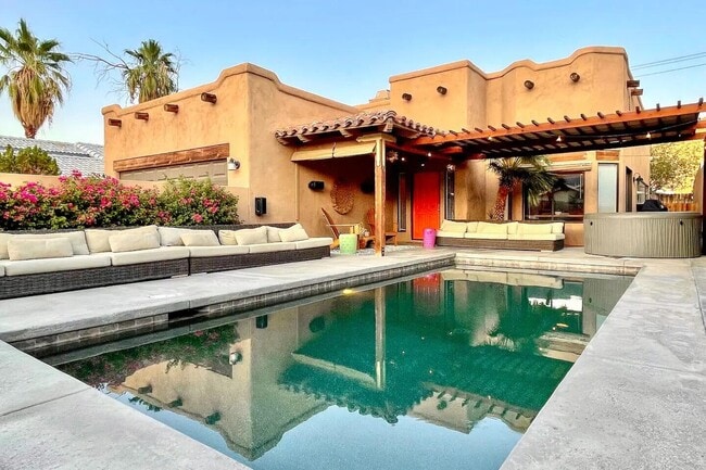 53180 Avenida Mendoza in La Quinta, CA - Foto de edificio - Building Photo