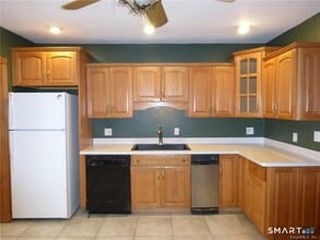 28 Frederick St in Naugatuck, CT - Building Photo - Building Photo