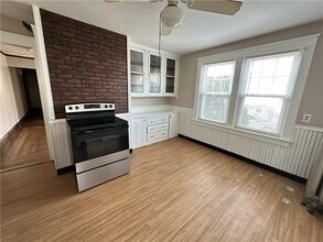 120 Pontiac Ave in Cranston, RI - Building Photo - Building Photo