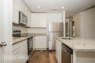 4066 Chamrade Rd in North Port, FL - Foto de edificio - Building Photo