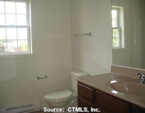 7 New St in Danbury, CT - Building Photo - Building Photo