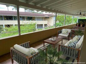 30 Park Dr in Bal Harbour, FL - Building Photo