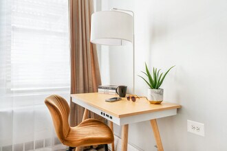 240 W 73rd St, Unit ID1022064P in New York, NY - Building Photo - Building Photo