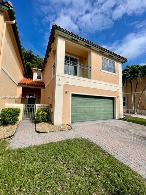 8385 NW 144th Ter in Miami Lakes, FL - Building Photo