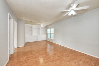 5930636494 A in Missouri City, TX - Foto de edificio - Building Photo