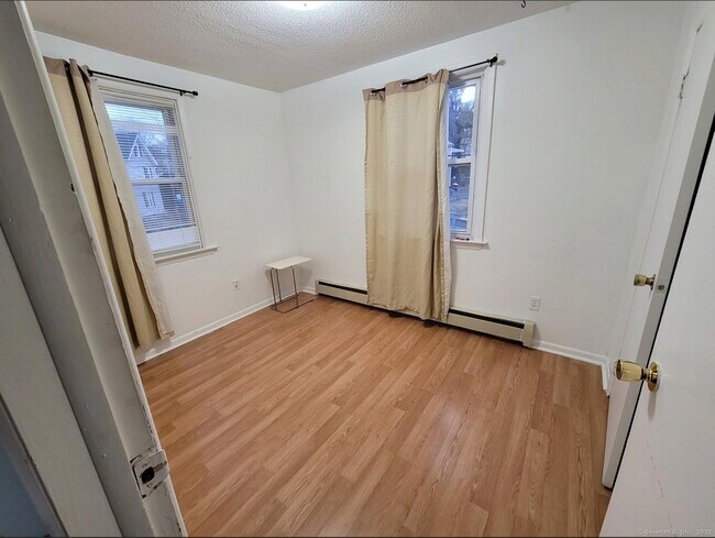 92 Highland Ave in Naugatuck, CT - Building Photo - Building Photo
