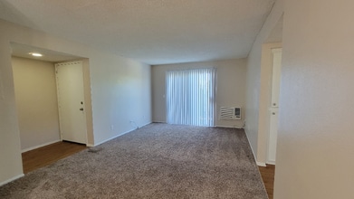 2050 S Euclid Ave in Ontario, CA - Building Photo - Building Photo