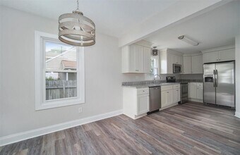 2208 Silbert Rd in Norfolk, VA - Building Photo - Building Photo