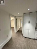 947 Forest Hills Dr in North Vancouver, BC - Building Photo