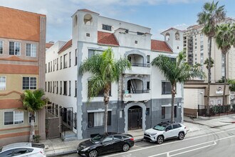 26 Alamitos Ave. in Long Beach, CA - Foto de edificio - Building Photo