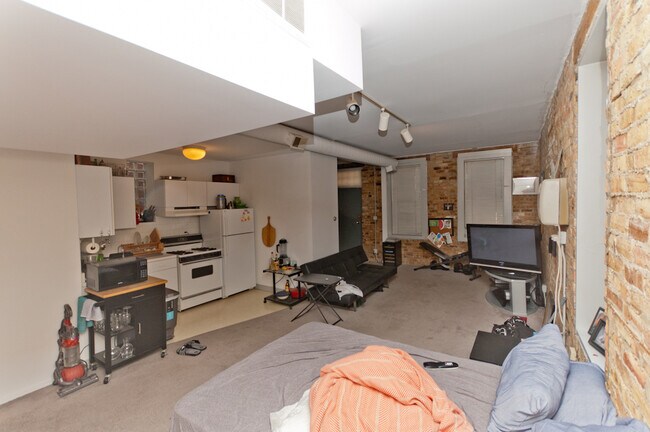 2052 W Webster Ave in Chicago, IL - Building Photo - Building Photo