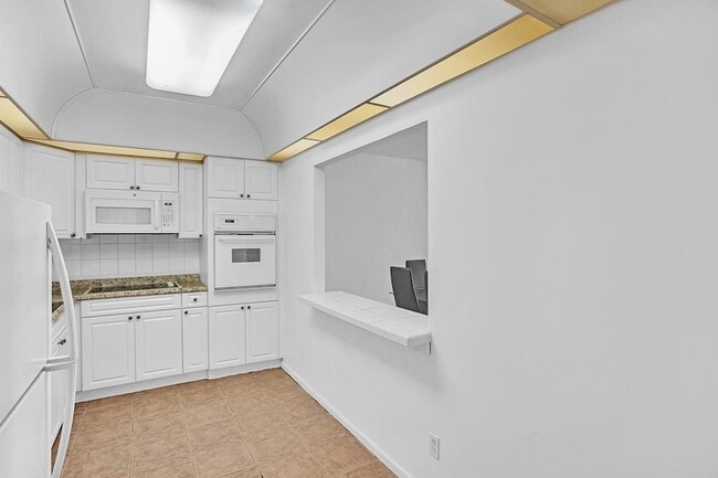 19390 Collins Ave, Unit 1009 in Sunny Isles Beach, FL - Building Photo - Building Photo