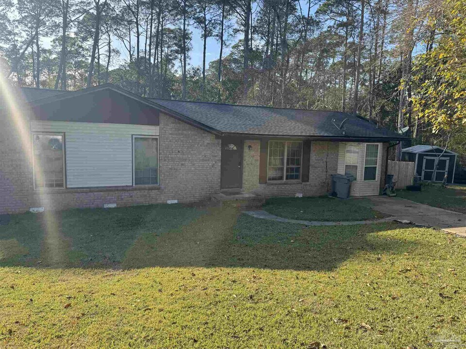 1859 Nestle Dr in Pensacola, FL - Building Photo