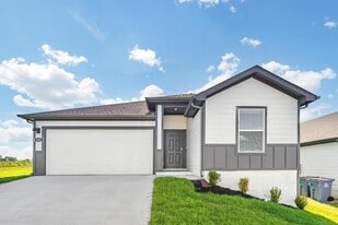 101 NW Granny Smith St in Gentry, AR - Building Photo