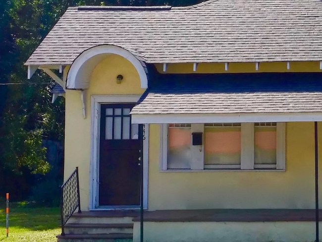 property at 446 W Railroad Ave