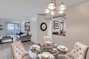 Maison Deville in Mobile, AL - Building Photo