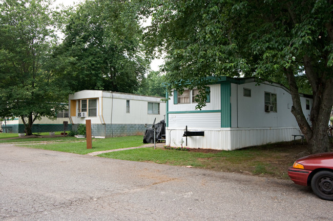 1930 Kool Park Rd NE in Hickory, NC - Building Photo - Building Photo