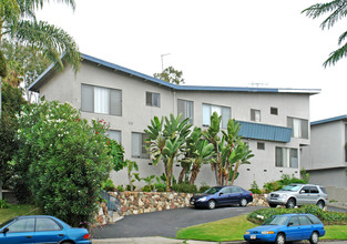 Tropicana Apartments in Los Angeles, CA - Building Photo - Building Photo