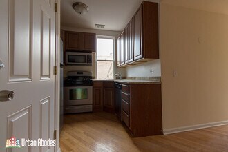 2513 N Southport Ave in Chicago, IL - Building Photo - Building Photo