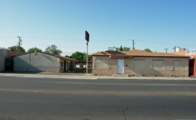 3036 E Olive Ave in Fresno, CA - Foto de edificio - Building Photo