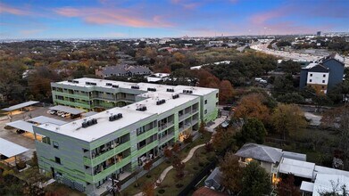 4004 Banister Ln in Austin, TX - Foto de edificio - Building Photo