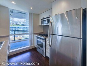 3333 Corvette Way in Richmond, BC - Building Photo - Building Photo