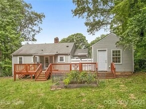 28 White Pine Dr in Asheville, NC - Building Photo - Building Photo