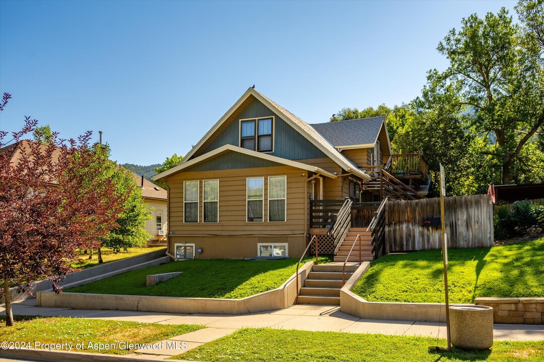 1026 Grand Ave in Glenwood Springs, CO - Foto de edificio