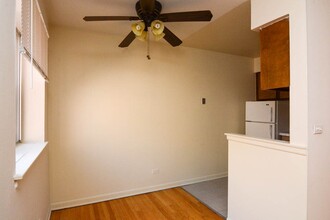 533 W Aldine Ave in Chicago, IL - Building Photo - Building Photo