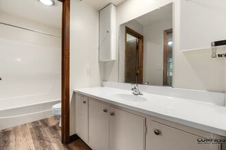 1237 S Dewey St in Eau Claire, WI - Building Photo - Building Photo