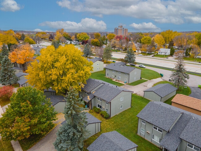 Green Arbor Commons in Rochester, MN - Foto de edificio - Building Photo