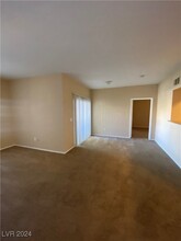 7255 W Sunset Rd in Las Vegas, NV - Building Photo - Building Photo