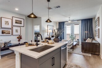 Aura Crown Heights in Lewisville, TX - Foto de edificio - Building Photo