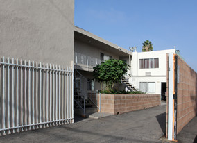 13527 Van Nuys Blvd Apartments