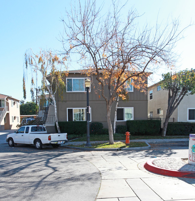 170 W Elmwood Ave in Burbank, CA - Building Photo - Building Photo