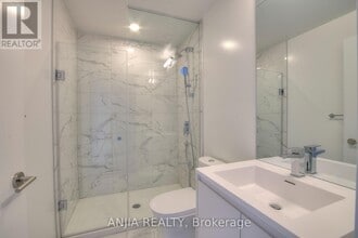 1 Quarrington Lane in North York, ON - Building Photo - Building Photo