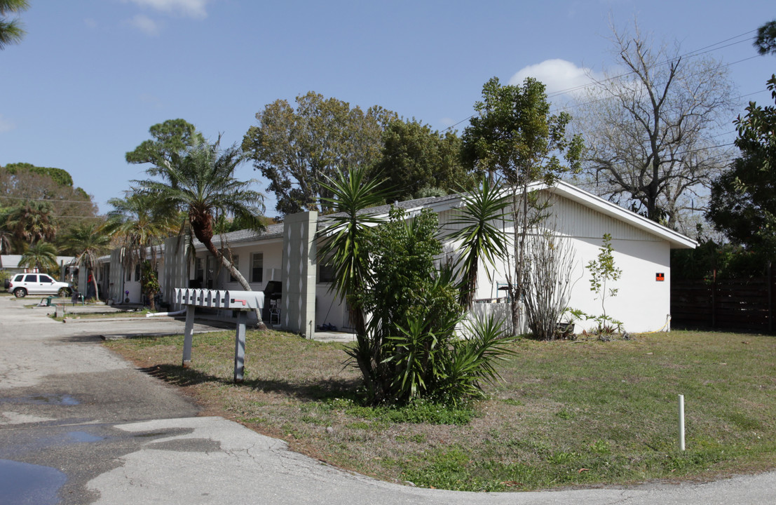 24 W Mariana Ave in North Fort Myers, FL - Building Photo