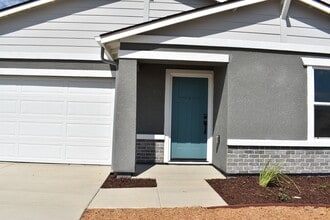685 Marshall Ln in Merced, CA - Building Photo - Building Photo