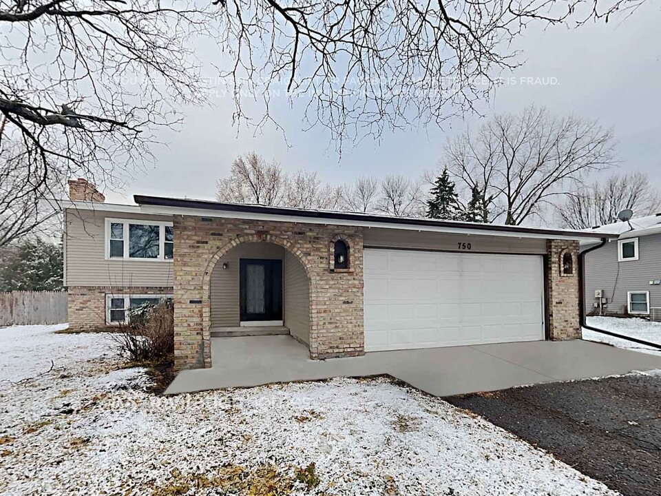 750 116th Ave NE in Blaine, MN - Building Photo