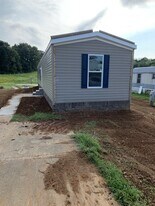 325 Belew St in Oak Grove, KY - Building Photo