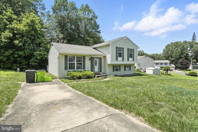 18202 Macrae Ct in Dumfries, VA - Building Photo - Building Photo