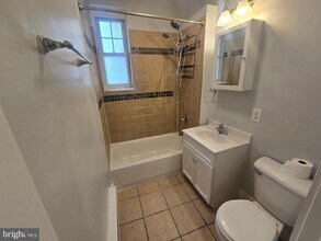 241-43 W Queen Ln in Philadelphia, PA - Building Photo - Building Photo