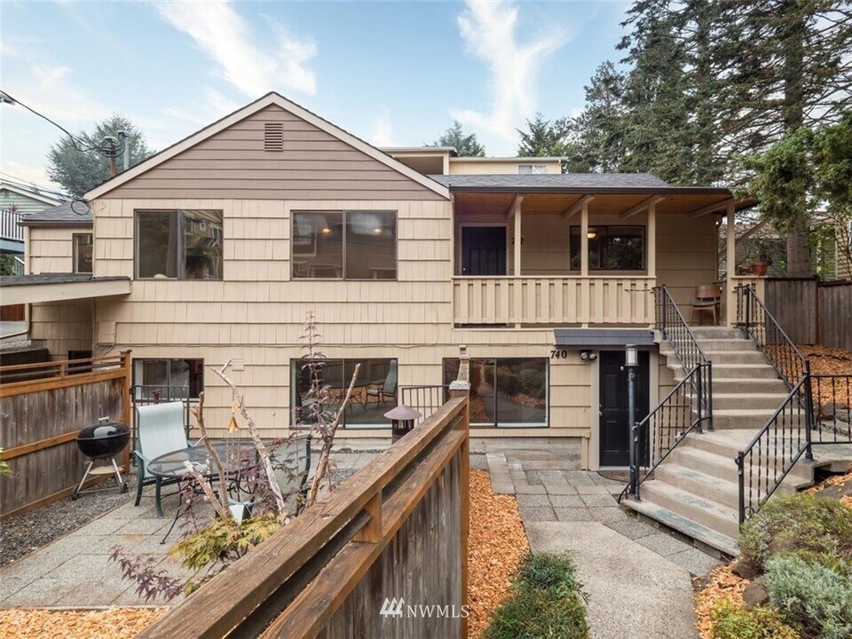 740 N 94th St, Unit 740 in Seattle, WA - Foto de edificio